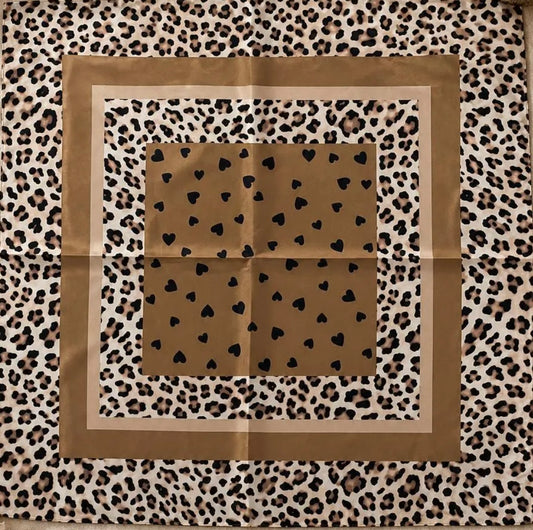 Foulard Alma – Léopard & Cœurs