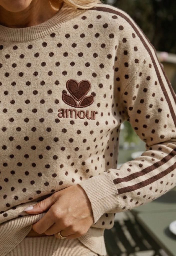 Pull Léa – Maille Amour & pois élégants