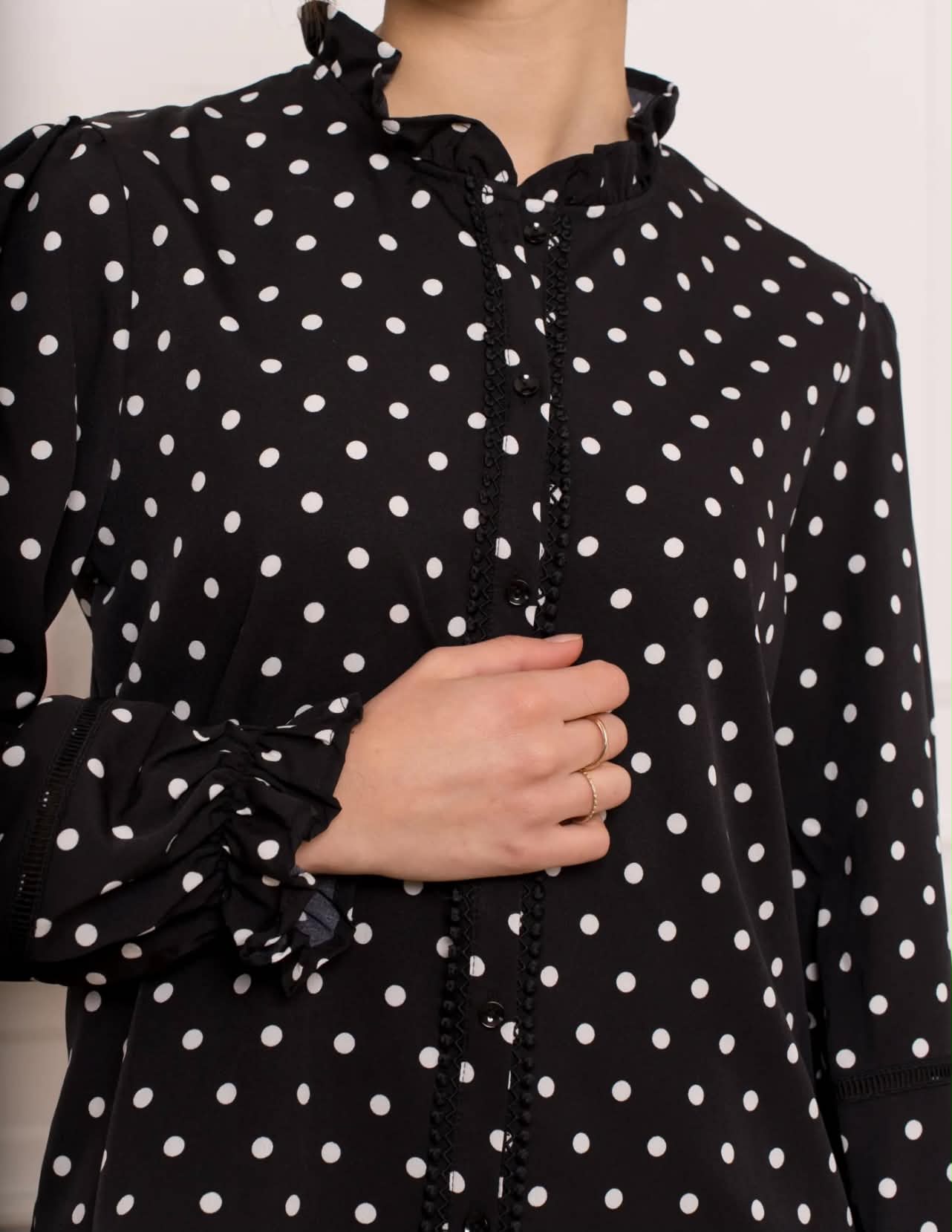 Blouse Juliette – Pois & détails volantés