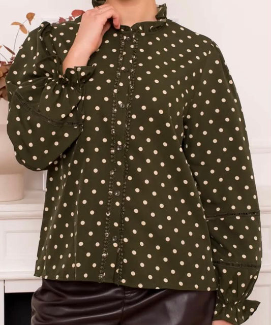 Blouse Juliette – Pois & détails volantés kaki