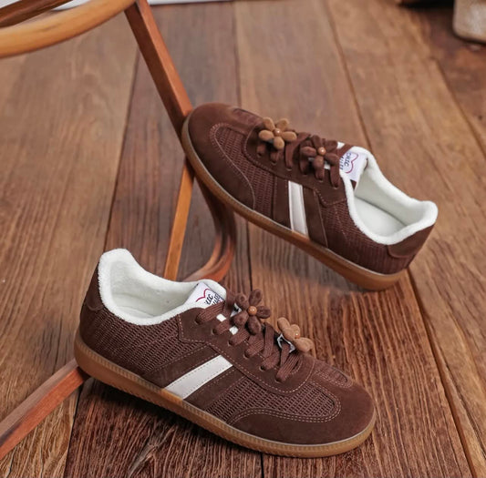 NOÉMIE – Baskets rétro chocolat fleuries